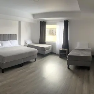 Hotel The Mirror