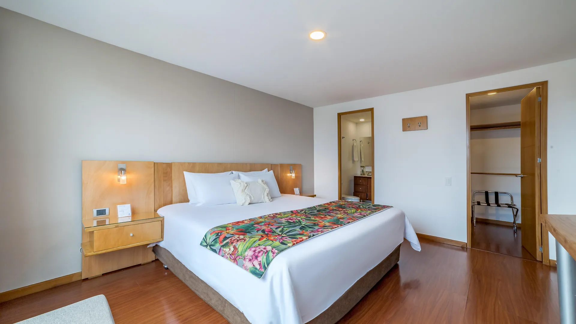 Affinity Apartahotel Medellín 4*,