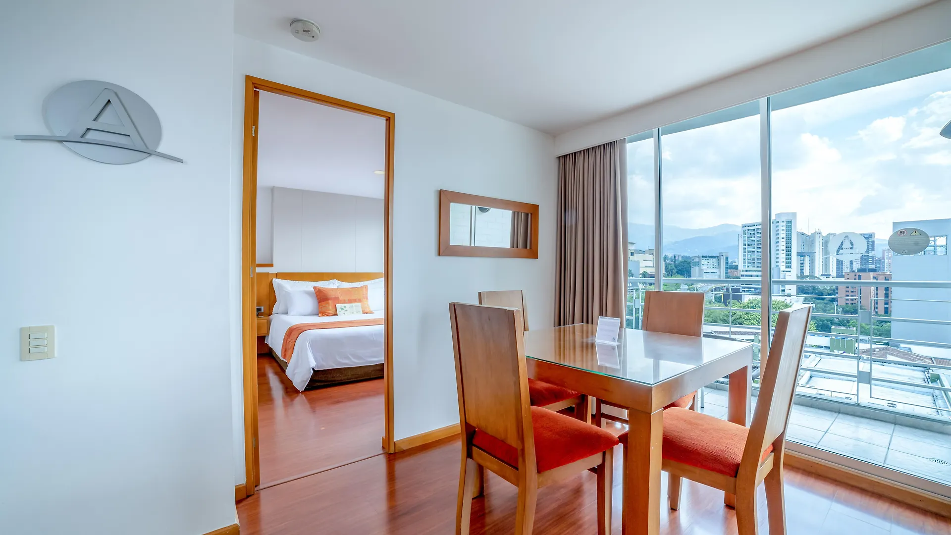 Affinity Apartahotel Medellin 4*,