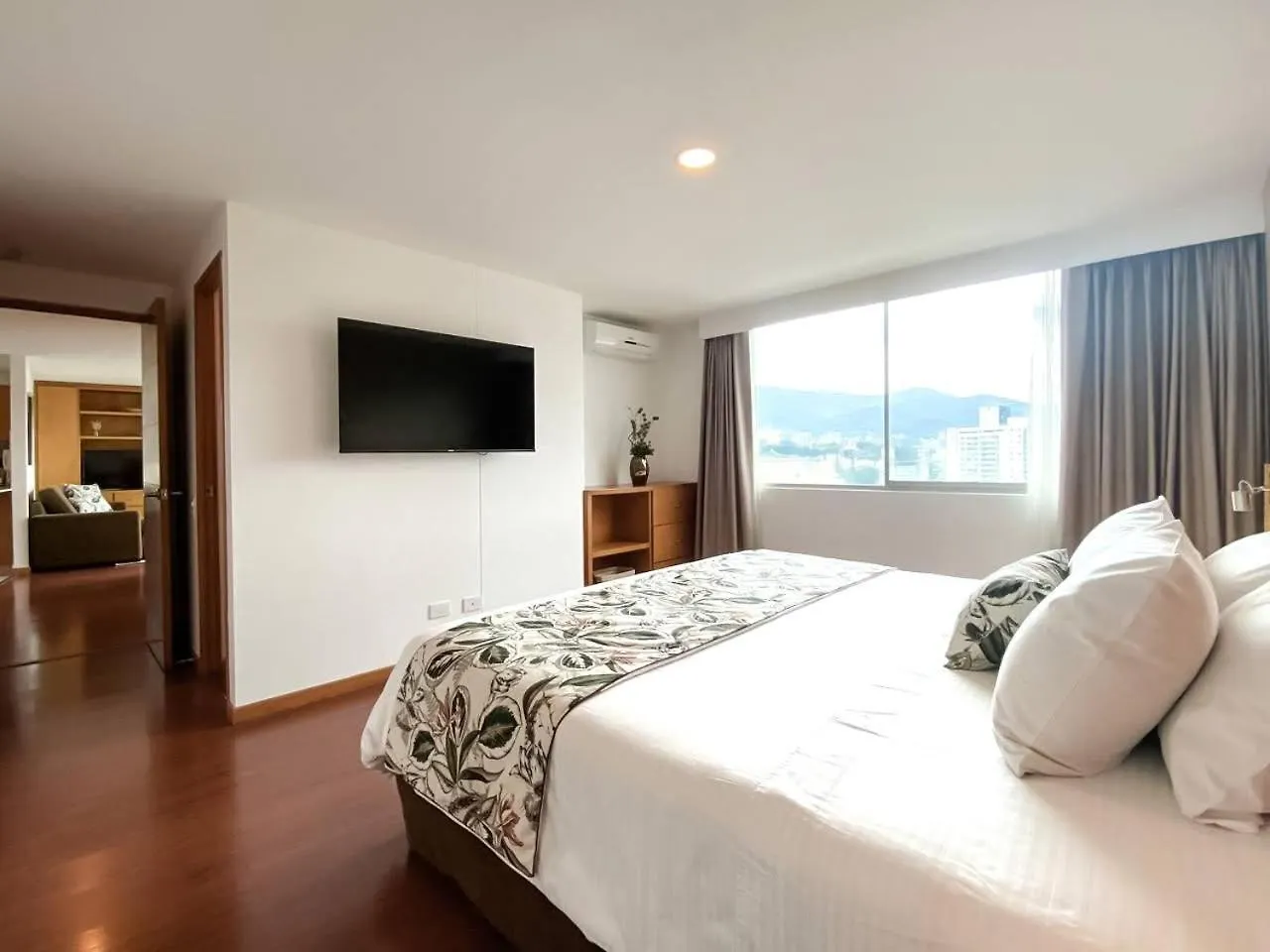 Affinity Apartahotel Medellin 4*,