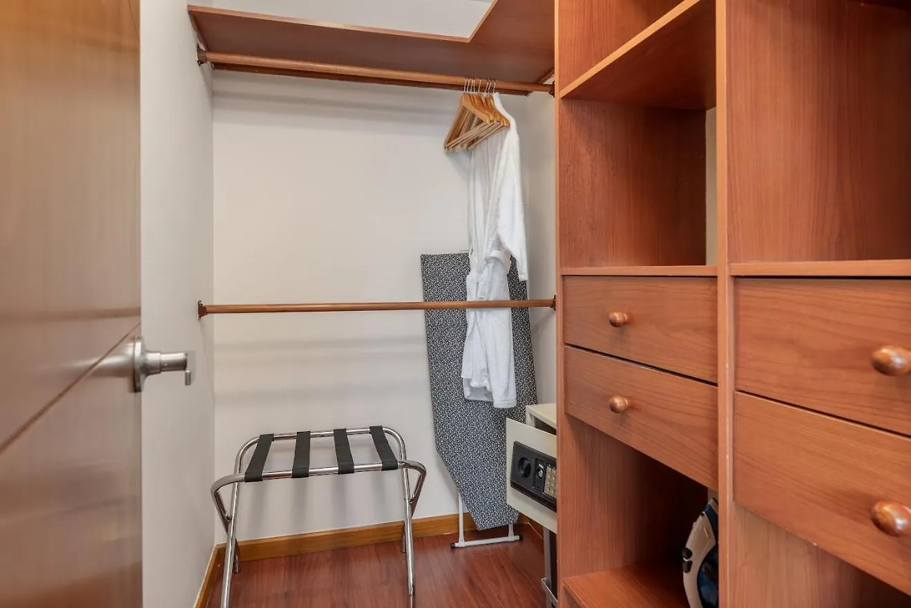 Affinity Apartahotel Medellin 4*,